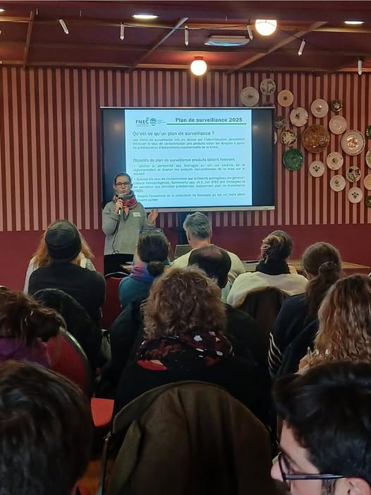 À la journée #techniquefromagère régionale de l’Occitanie, la FNEC a fait une intervention réglementaire. Cela nous a permis de faire part de notre déception face aux modifications apportées dans la #flexibilité malgré nos demandes. 
Merci aux fermiers de la région Occitanie!