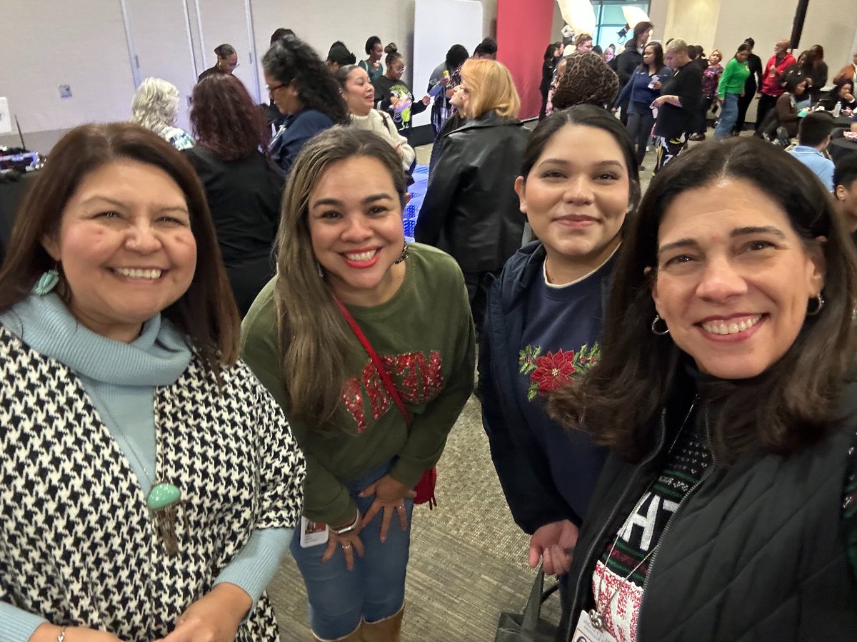 Had a blast at UTHealth FunFest 🎉 Met amazing people, and enjoyed the energy. No surprise <a href="/UTHealth/">UTHealth</a> has been named one of the Best Places to Work in Healthcare 2025 🙌💙 Thanks! <a href="/CLI_UTHealth/">CLI at UTHealth</a>  #UTHealth #FunFest #BestPlacesToWork #HealthcareExcellence