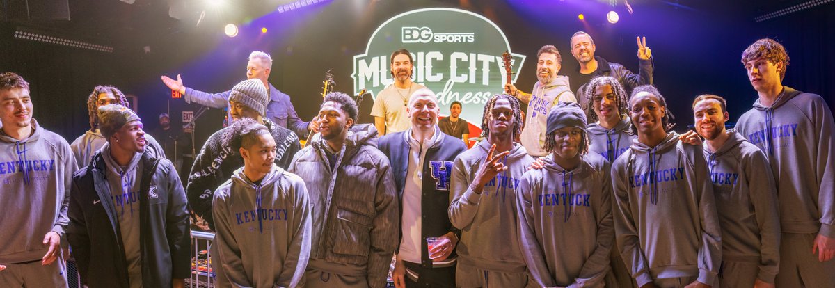 bdGlobalSports's tweet image. .@KentuckyMBB in Nashville! #MusicCityMadness