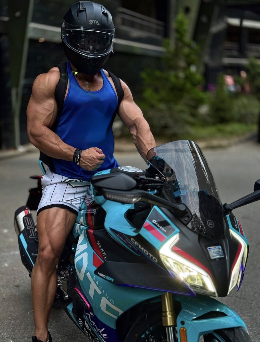 Alphaacash's tweet image. Whats have more HP my muscles or Bike 💪😎🔥