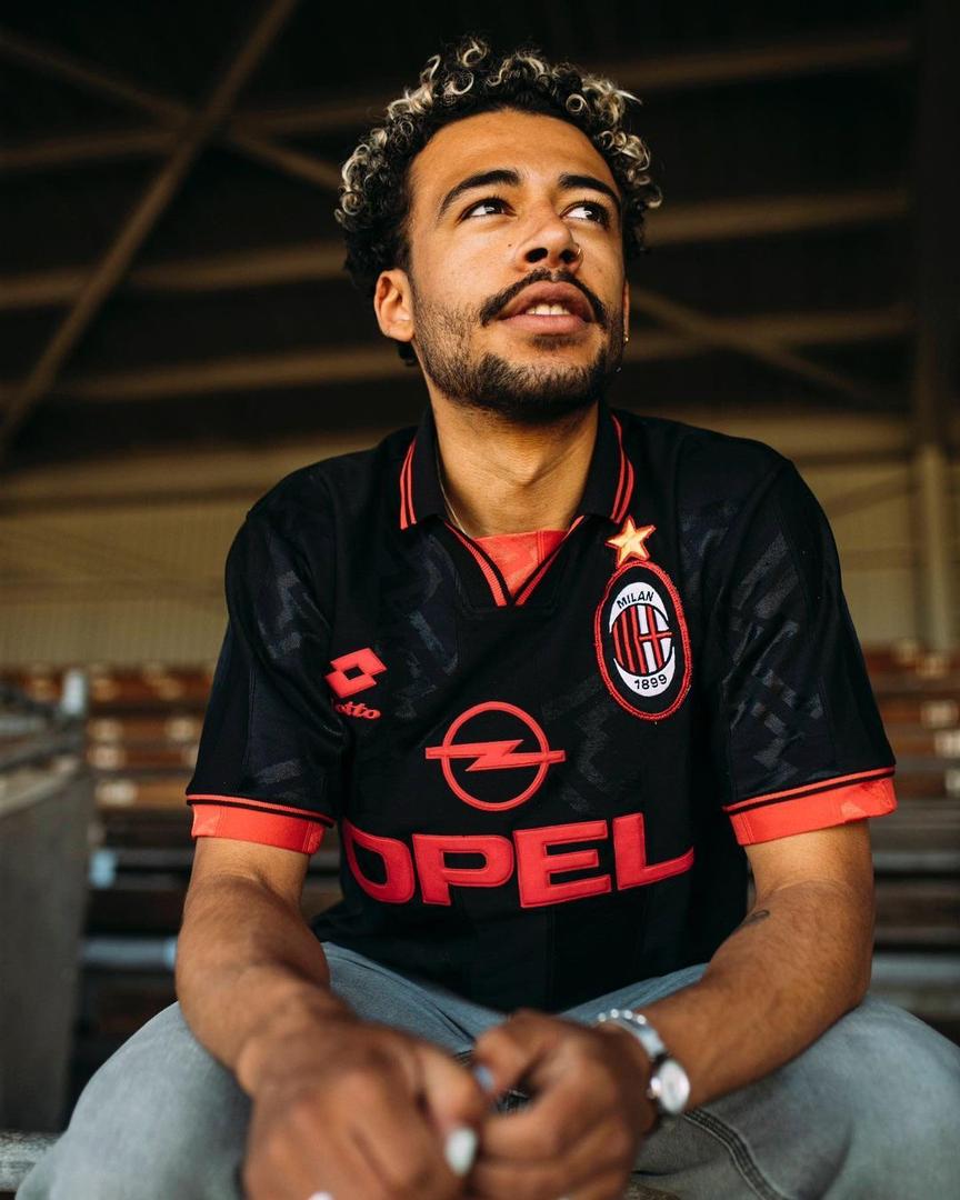 Twenty7_jerseys's tweet photo. Ac Milan Retro 1996/97 Third kit
💫⚡️✨
Size: L-XL-2XL🔥🔥
Price: 26,000 https://t.co/U85eRT8MmC
