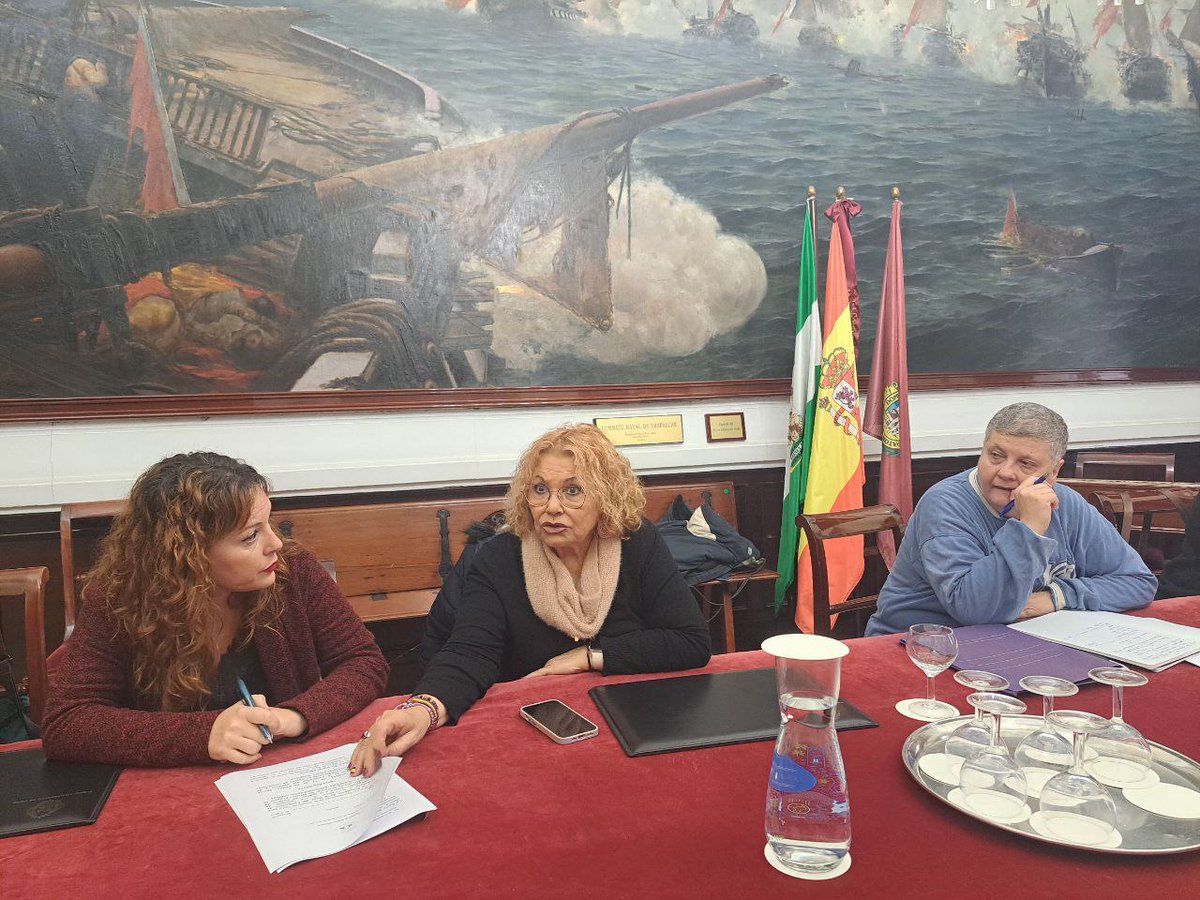 Este viernes nos hemos reunido con el Colectivo Mujeres Feministas de Cádiz para escuchar sus reivindicaciones en torno a la  nefasta gestión de los cribados de cáncer de mama por parte de la Junta de Andalucía. Reivindicaciones que apoyamos y defendemos como nuestras.