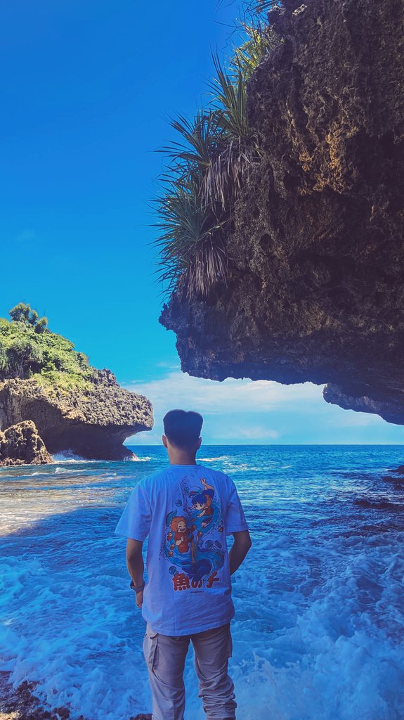 Godeusopp's tweet image. long time no sea🐳