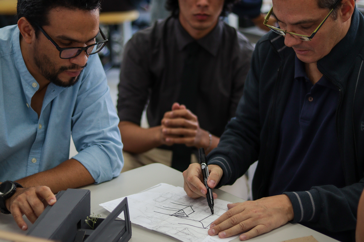 ¡Feliz Día del Profesor Universitario!👏👏 

Felicitamos a todos los profesores de nuestra Escuela de #ArquitecturaUCAB en su día. Su dedicación, compromiso y visión contribuyen a formar profesionales de excelencia.
#5Dic