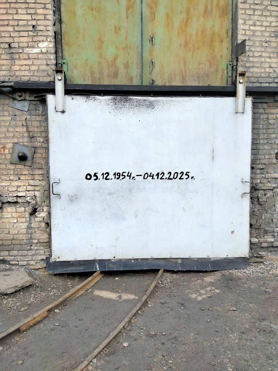 💔 Шахта «Білозерська» на Донеччині припиняє свою роботу через постійні обстріли 

«Неможливо працювати під постійними обстрілами КАБами, бомбардуваннями з дронів і знеструмленнями — коли шахтарі по 5-10 разів на добу зависають у кліті або залишаються на глибині у знеструмлених