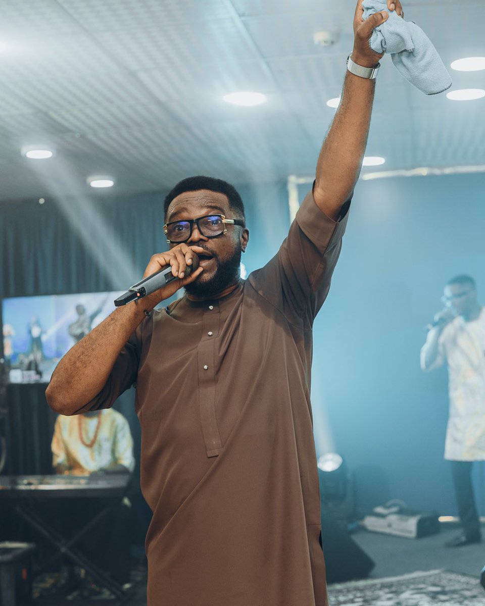 SowimOfficial's tweet photo. A session full of sound, power, and pure reverence.
His worship lifted us higher until only Jesus mattered.
Ministering: Mike Abdul @mikeabdulng
#elevate2 #jesusmustbeelevated #sowim #revdfemiakinola https://t.co/ZRf1FV1Vd5