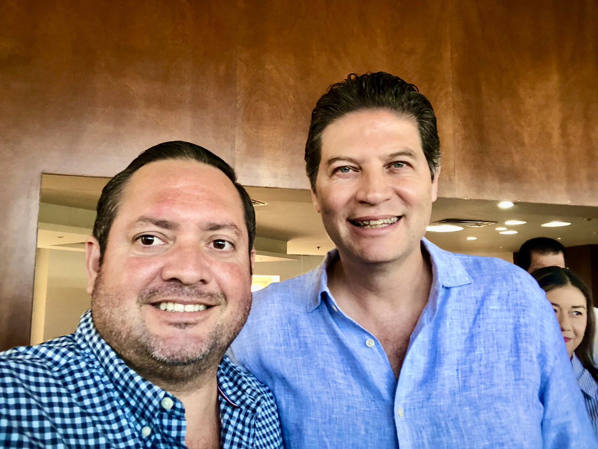 Ismagicc's tweet photo. Muy buena charla con mi amigo Alfonso Martínez Alcazar presidente municipal de Morelia. https://t.co/uo5XBSs70b