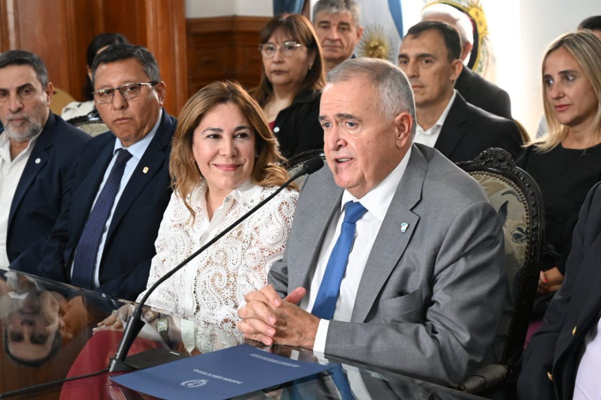 🤝🏽 Conformamos el monobloque “Independencia” en el <a href="/SenadoArgentina/">Senado Argentina</a> porque #Tucumán debe estar primero.

🇦🇷 Junto al gobernador <a href="/OsvaldoJaldo/">Osvaldo Jaldo</a> oficializamos la creación de este bloque en la Cámara Alta, como un paso clave para fortalecer la presencia de Tucumán en el Congreso.