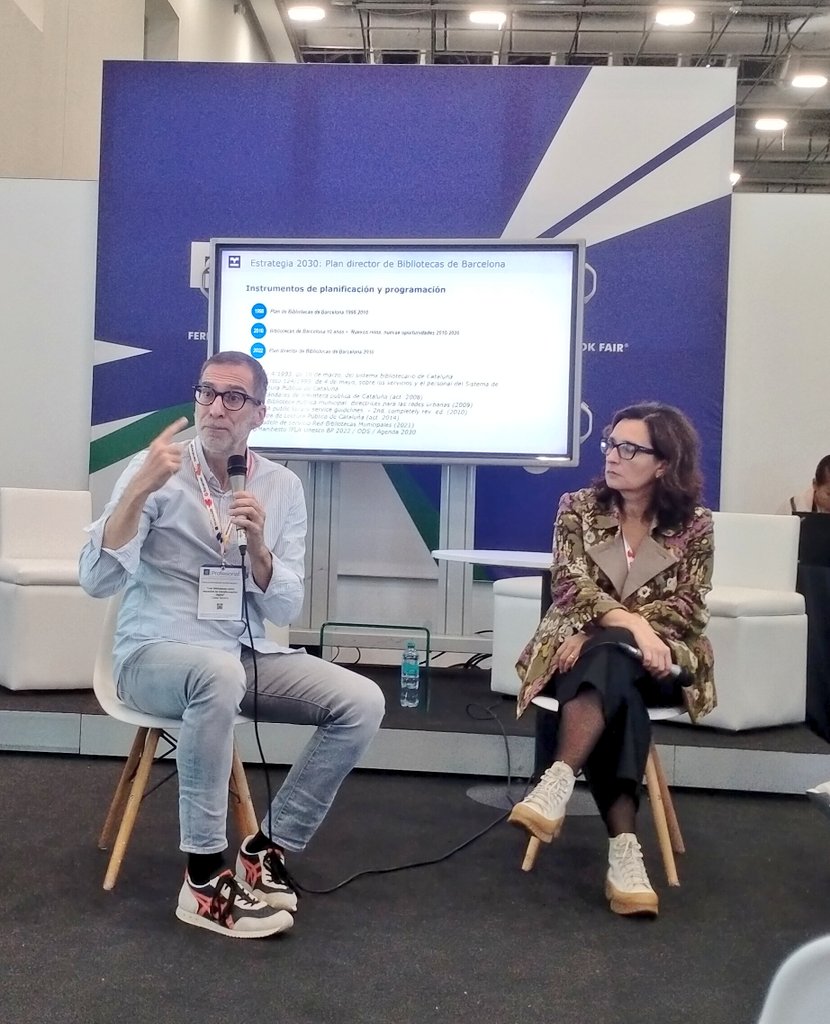 «En el centre de les biblioteques hi ha les persones i els llibres». 

César Moreno, coordinador d'Acció Lectora, de Biblioteques de Barcelona, explica de manera completa i clara, la projecció de la lectura des de Biblioteques.