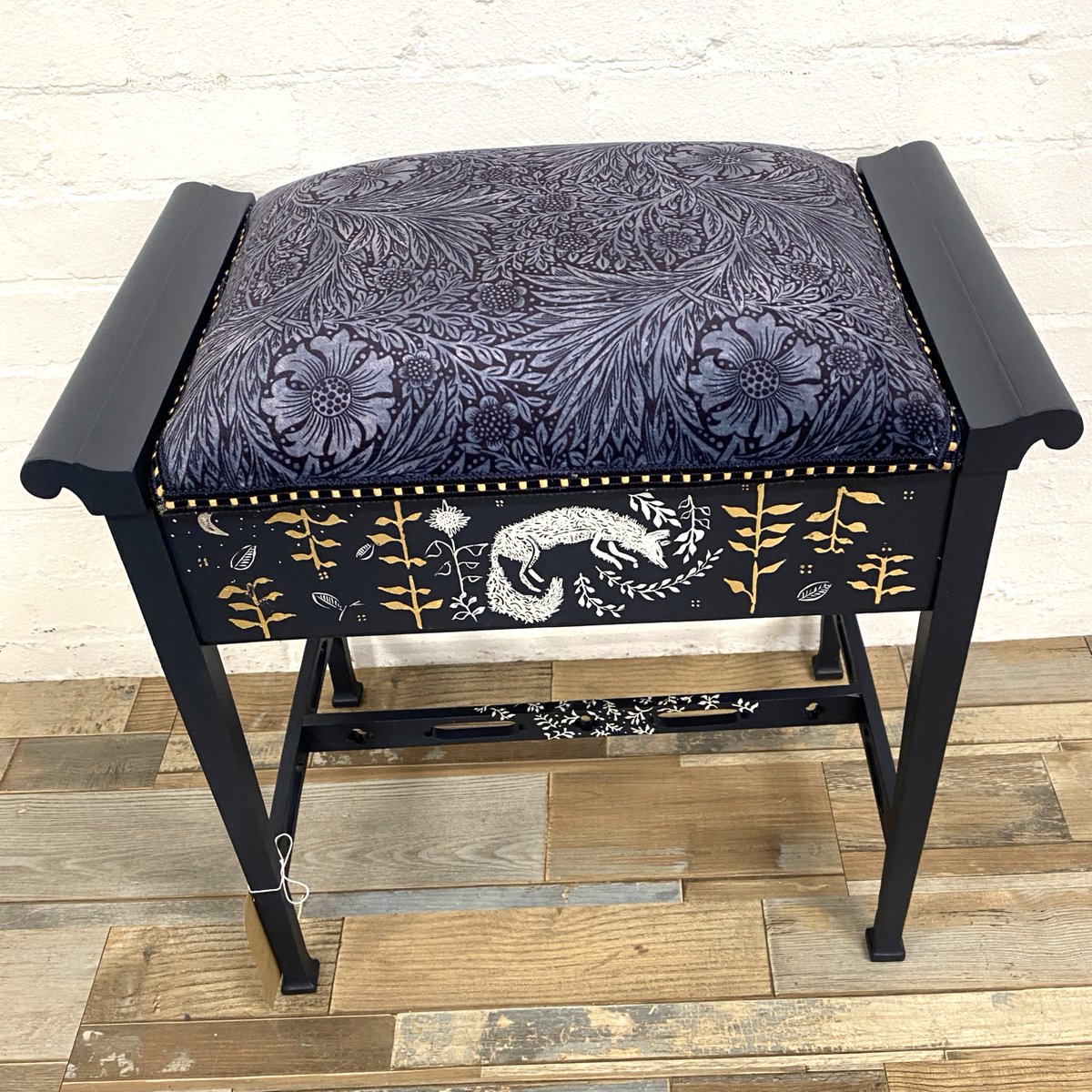 Very festive, cute &amp; quirky, an Edwardian piano stool with William Morris velvet and a hand painted design incorporating a charming and whimsical fox motif, by James T.
All in Fusion Mineral Paint 
<a href="/1millionwomen/">1 Million Women</a> 
<a href="/TNLComFund/">The National Lottery Community Fund</a> 
#charity
#transformingfurniture
#transforminglives