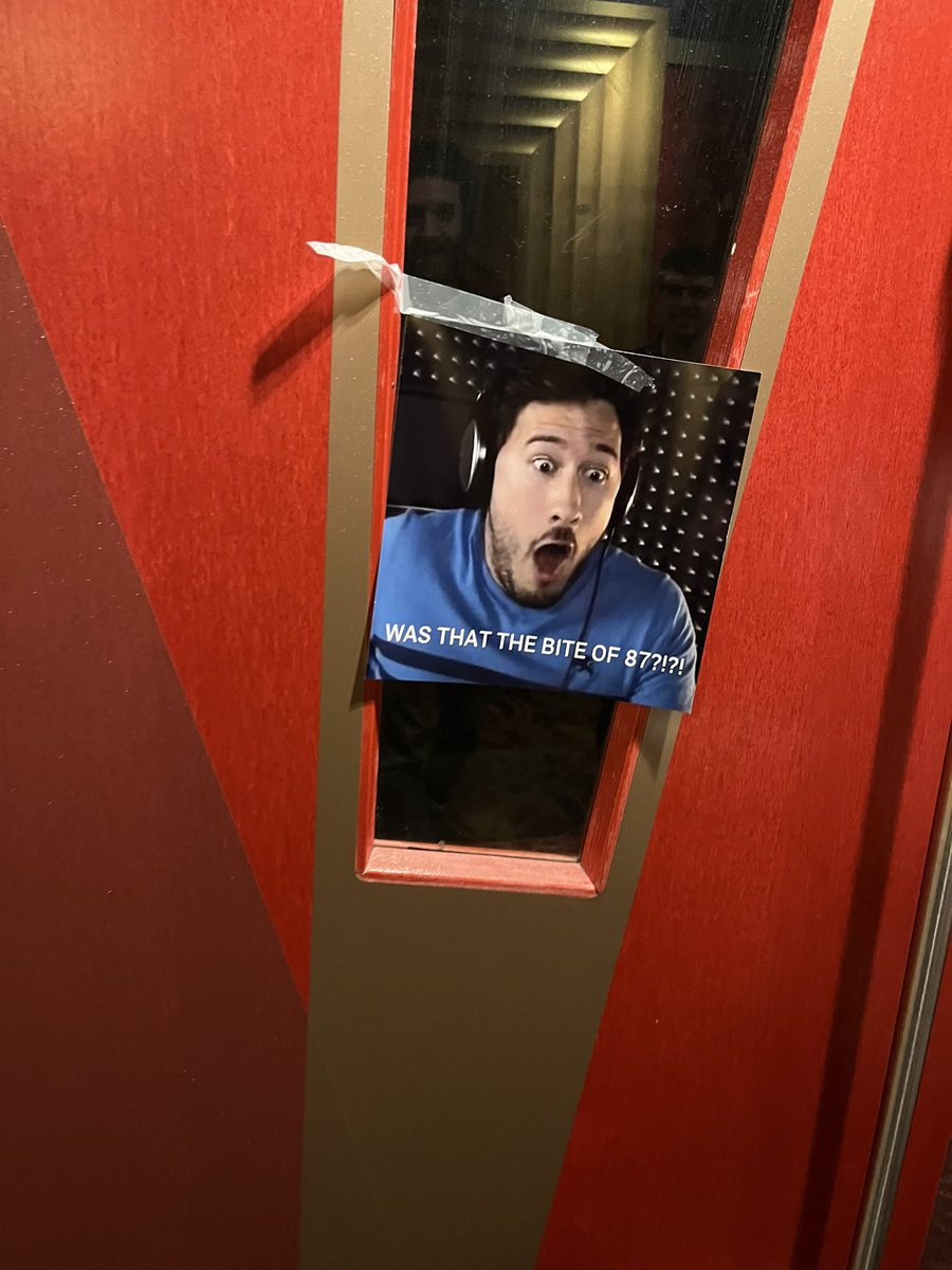 Squiggy28's tweet photo. Saw #FiveNightsAtFreeddys2 last night, if you’re a fan you’ll most likely enjoy it. It has dumb moments but funny throughout. Also someone put this on our theatre’s door. https://t.co/VS31AjKxkx