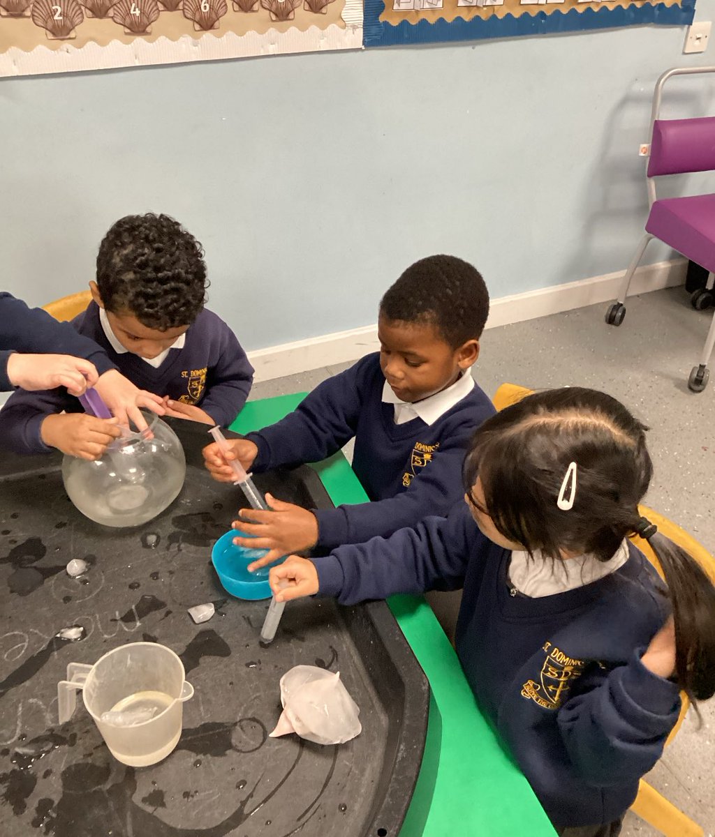 StDomSavioRC's tweet image. After learning about Shackleton, EYFS spent time exploring ice! They enjoyed seeing the different states of solid and liquid and using the pipettes to pick up the water! #EYFS #EYFSScience