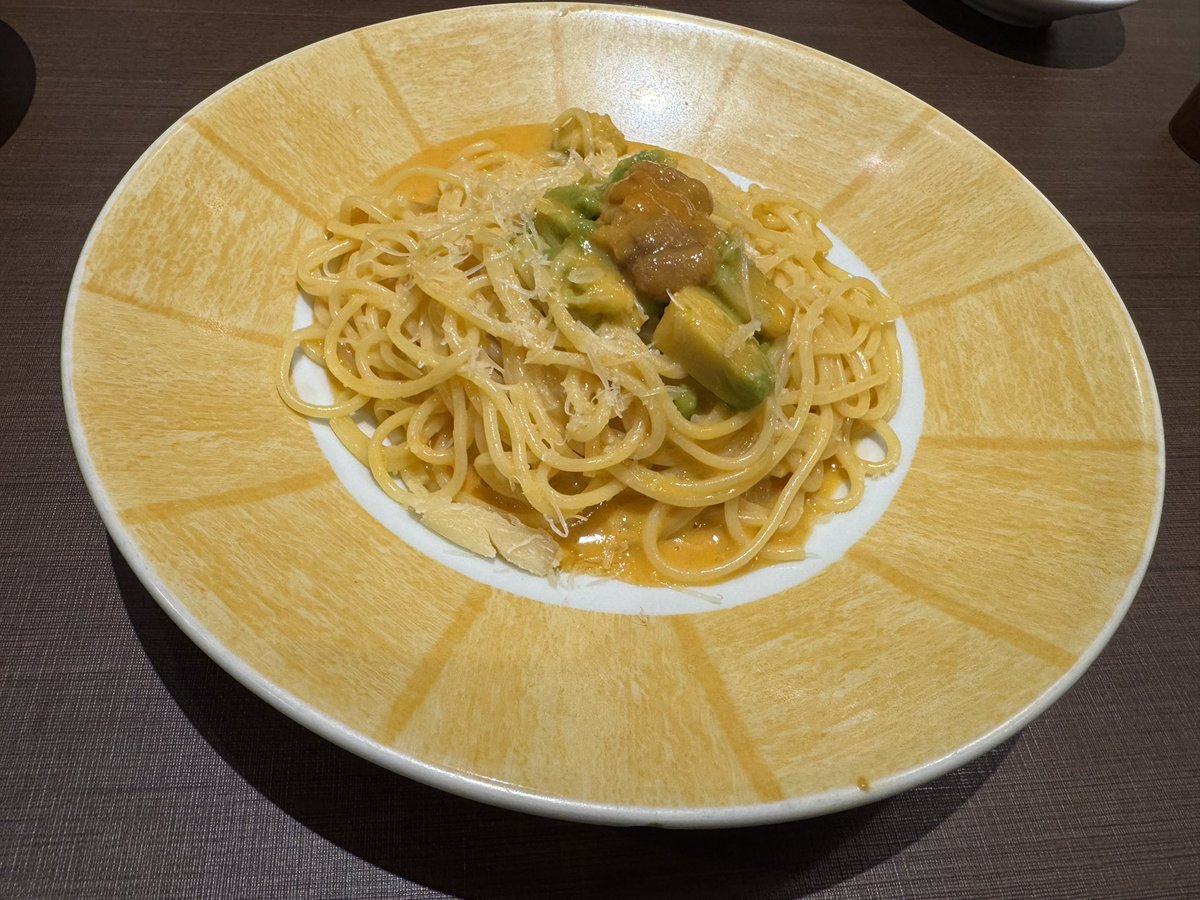 ウニクリームのなんちゃらで期待したのがまず間違いですわな
ソース自体は予想の範疇だけど上に乗ってるウニとアボカドが悪さをしてます
ウニは溶けてるし、ミョウバンで苦い
アボカドは冷凍アボカドのエグみと青臭さ
トータルで苦臭さが支配する一皿に仕上がりましたわ