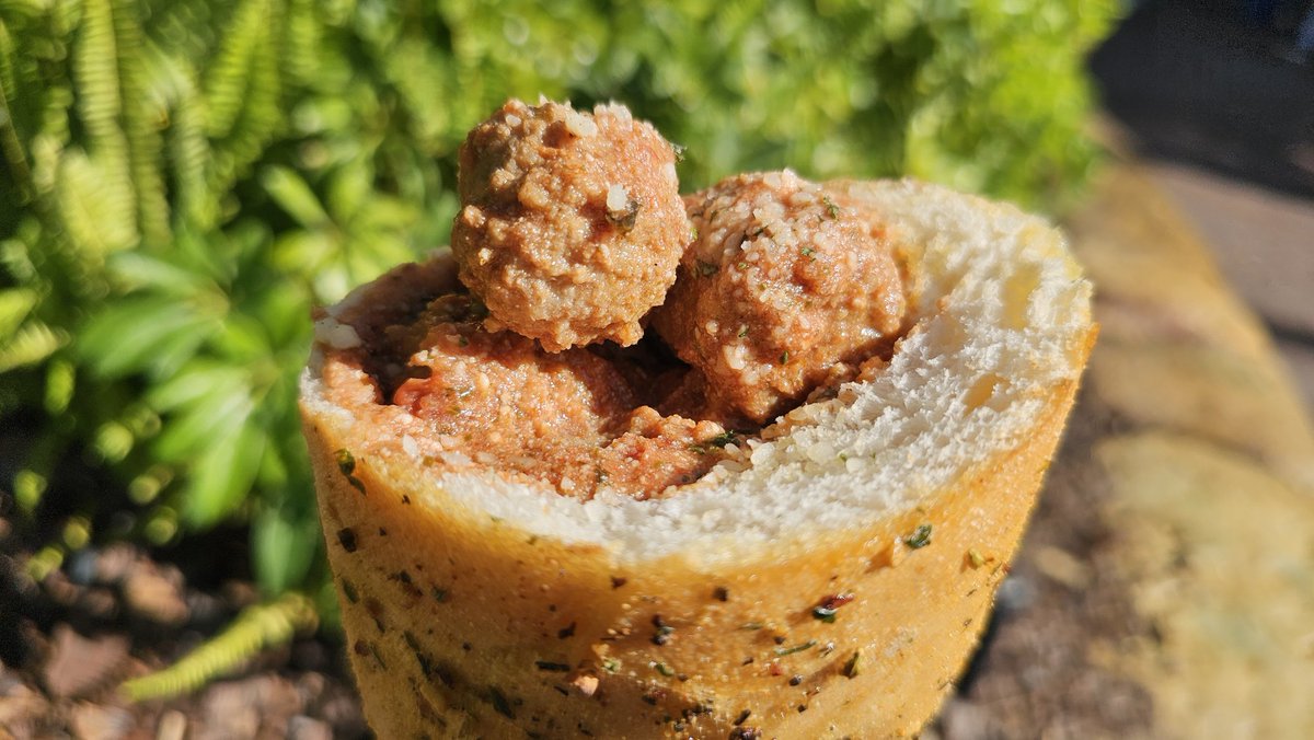 The awesome cones from the Isle of Berk have made their way over to Jurassic Park and the Meatball Marinara version at Pizza Predattoria is straight up E-Ticket!!!

📸<a href="/hedgehogscorner/">Hedgehog's Corner</a>