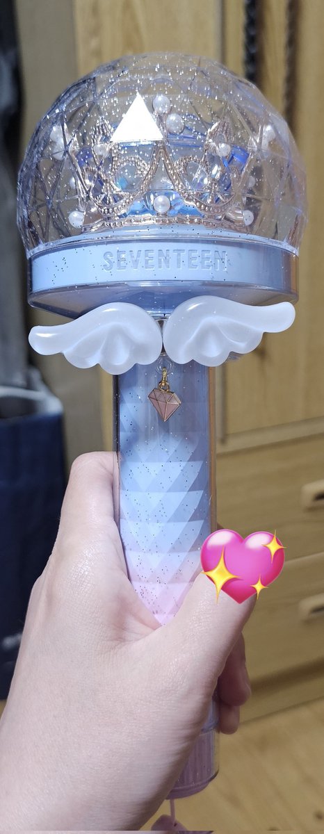 n_jhsvt1004's tweet photo. SEVENTEEN セブチ 京セラ  落し物

12月4日(木)京セラドーム内で天使の羽のチャームをなくしてしまいました😭
すごく大切な物なので心当たりある方はご連絡頂けると幸いです。
よろしくお願い致します🙇🏻‍♀️ https://t.co/WcHZBQg1ld