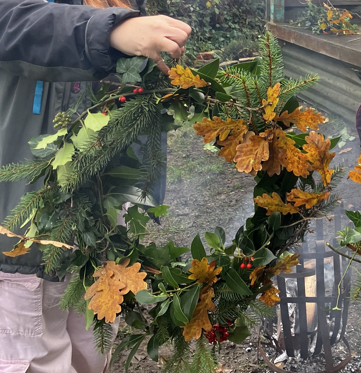 foodgrower's tweet image. A muddy #ferrule. I’m back working outdoors yippee but was very slippery today. Leading a wild #wreath making session @WCWCatford Lots of lovely wreaths &amp;amp; happy people. Now absolutely exhausted &amp;amp; lying in bed but feeling festive. #kneereplacement #christmaswreaths