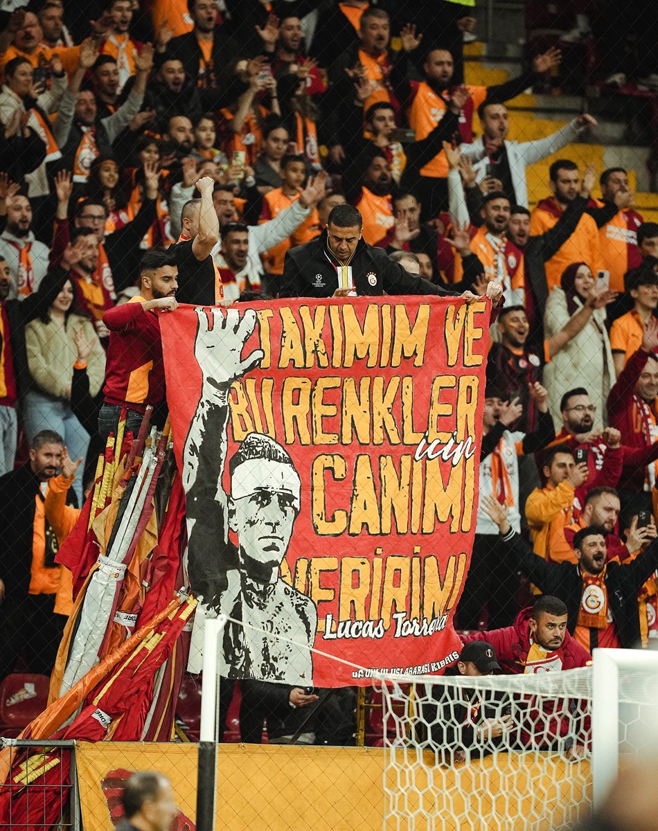 GalatasaraySK's tweet image. 🦁 Büyük Galatasaray taraftarı her zaman ve her yerde olduğu gibi takımını #NextLevel’a taşımak için tribünde! 🙌 @Pasifikholding 

#GSvSAM