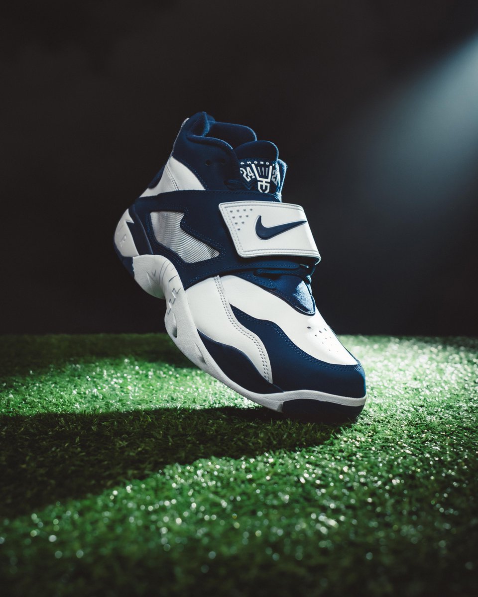 SOLELINKS's tweet photo. Ad: Dropped today: Nike Air Diamond Turf ‘White and Metallic Silver’ 

FTL:https://t.co/HdKQXq4CEO
FNL:https://t.co/qYcUY0EWUp
JD:https://t.co/aprbqvnK9A
DSG:https://t.co/0ONYVKoAOh
Nike:https://t.co/w4T2EnqW43
Sole Play:https://t.co/BmOG8XnLhK
Grinmore:https://t.co/1ujbIzoSip https://t.co/NBJokBv3sn