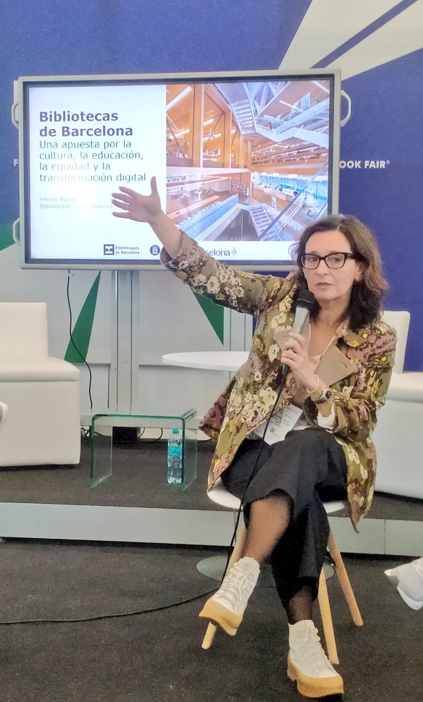 Neus Castellanos, directora de la Biblioteca Gabriel García Márquez, proposa la integració de les comunitats en les vides de les biblioteques, en els seus projectes.