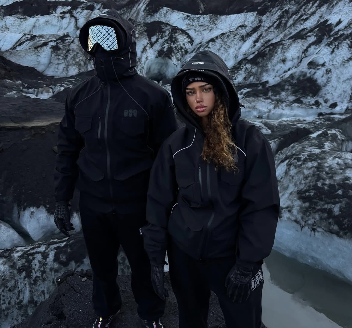 CONCOURS 🎁

Tente de remporter un ensemble, une veste, un masque et une paire de gants de la marque OMERTA ! 

 Pour participer : 
❤️ Follow <a href="/fullomerta/">OMERTA STORE</a> &amp; <a href="/maesenhess/">Maes 🪁</a> 
🔁 RT le tweet 
💬 Mentionne un ami en commentaire

Tirage au sort vendredi prochain ! ⏳
Bonne chance 🍀