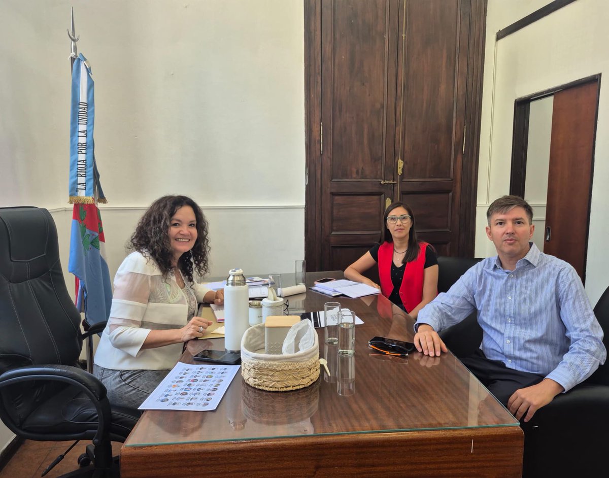 Acompañé a la Dip <a href="/CarlaAliendro1/">Carla Aliendro</a> en la reunión con el Director de Capacitación <a href="/LegislaturaLR/">Legislatura La Rioja</a> Gabriel Mazzola, Preparatoria del Cierre anual del Parlamento Juvenil del Mercosur y organizativa de los Programas 2026