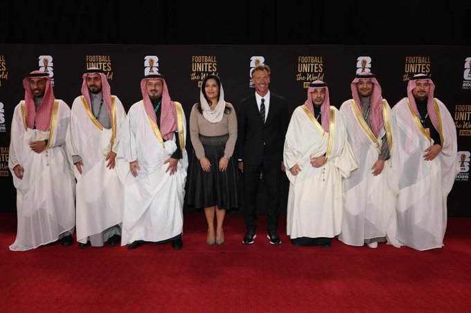 الأميرة ريما بنت بندر بن سلطان سفيرة السعودية لدى الولايات المتحدة الأميركية برفقة الوفد السعودي المشارك في قرعة كأس العالم 2026. تغطية حية من 