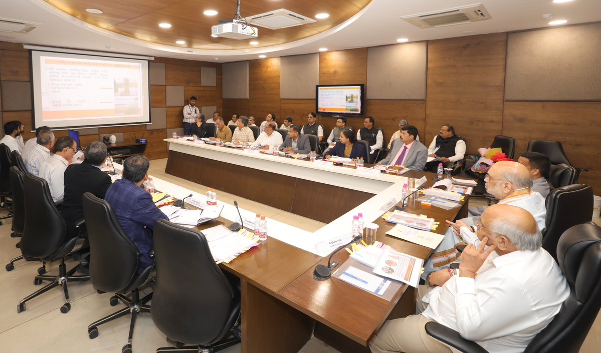 AmitShah's tweet image. आज गांधीनगर में सिंचाई विभाग द्वारा तालाबों के इंटर लिंकिंग कार्य की समीक्षा बैठक की।

अहमदाबाद व गाँधीनगर जिलों के 162 गाँवों में कुल 1349 तालाब हैं, जिन्हें आपस में जोड़ने के लिए सिंचाई विभाग, AUDA, GUDA, GMC एवं नर्मदा निगम सहित विभिन्न सरकारी एजेंसियाँ कार्य कर रही हैं।…