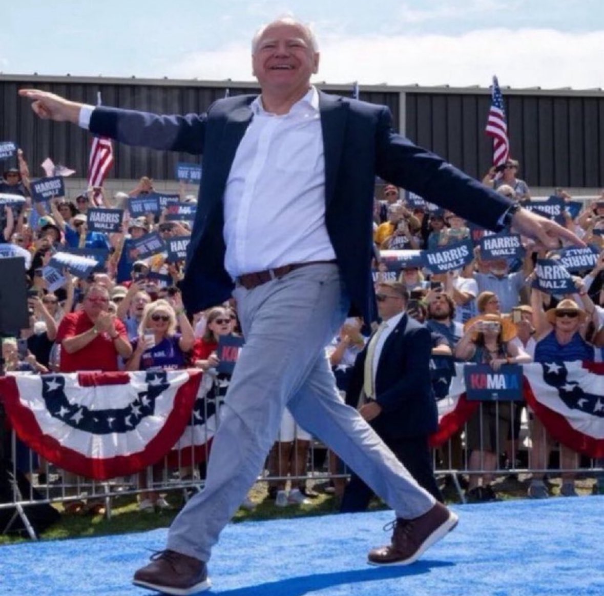 TrumpsHurricane tweet picture