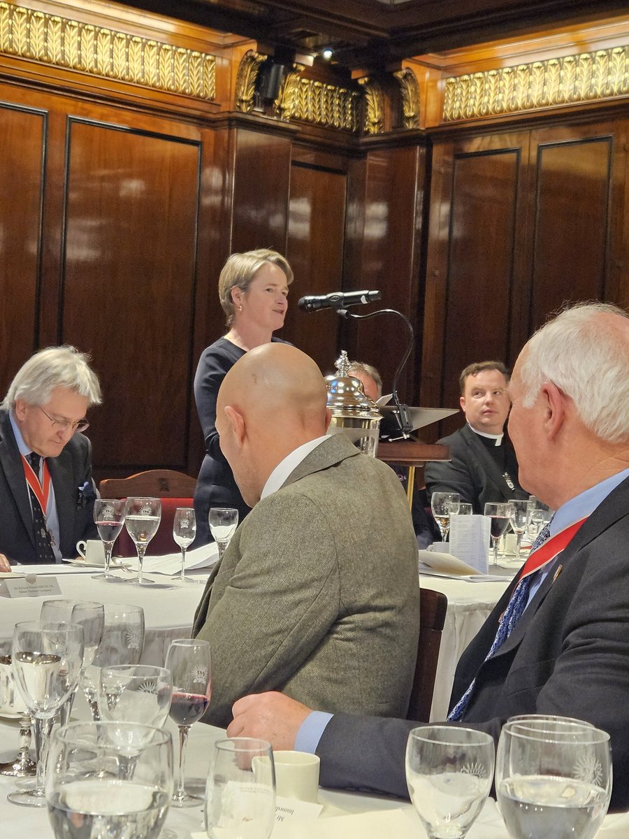 Today was the #WorshipfulCompanyofFarriers Court and lunch.  Our speaker was <a href="/didoharding/">dido harding</a> who told the story of Cool Dawn and her racing life.  She was utterly brilliant and held 183 liverymen and guests in thrall.
#CityofLondon  <a href="/WomenInRacing1/">WomenInRacing</a>