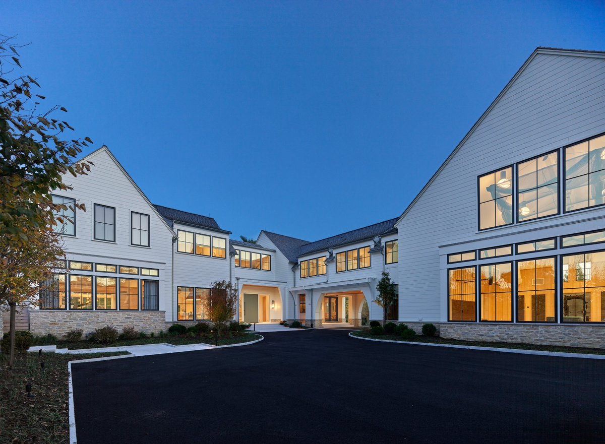 Introducing our recently completed custom home in Haddonfield, NJ! Proud of our team’s collaboration &amp; craftsmanship on this award-winning project. 

See more: craymonddavis.com/private-reside…

Asher Slaunwhite + Partners / Bergman Vass / Don Pearse Photographers
#craymonddavis