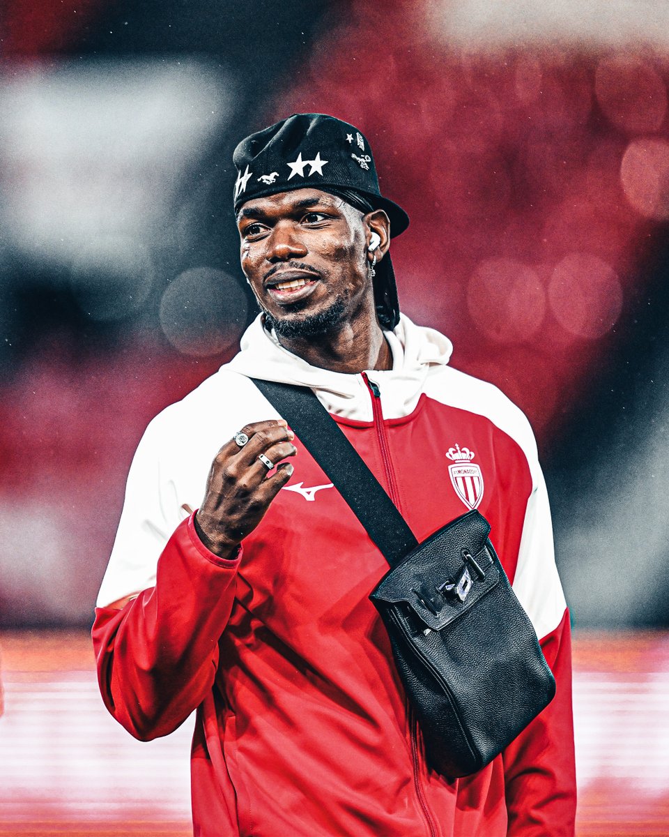 Smile, it’s Friday and Paul Pogba plays football 😄✨