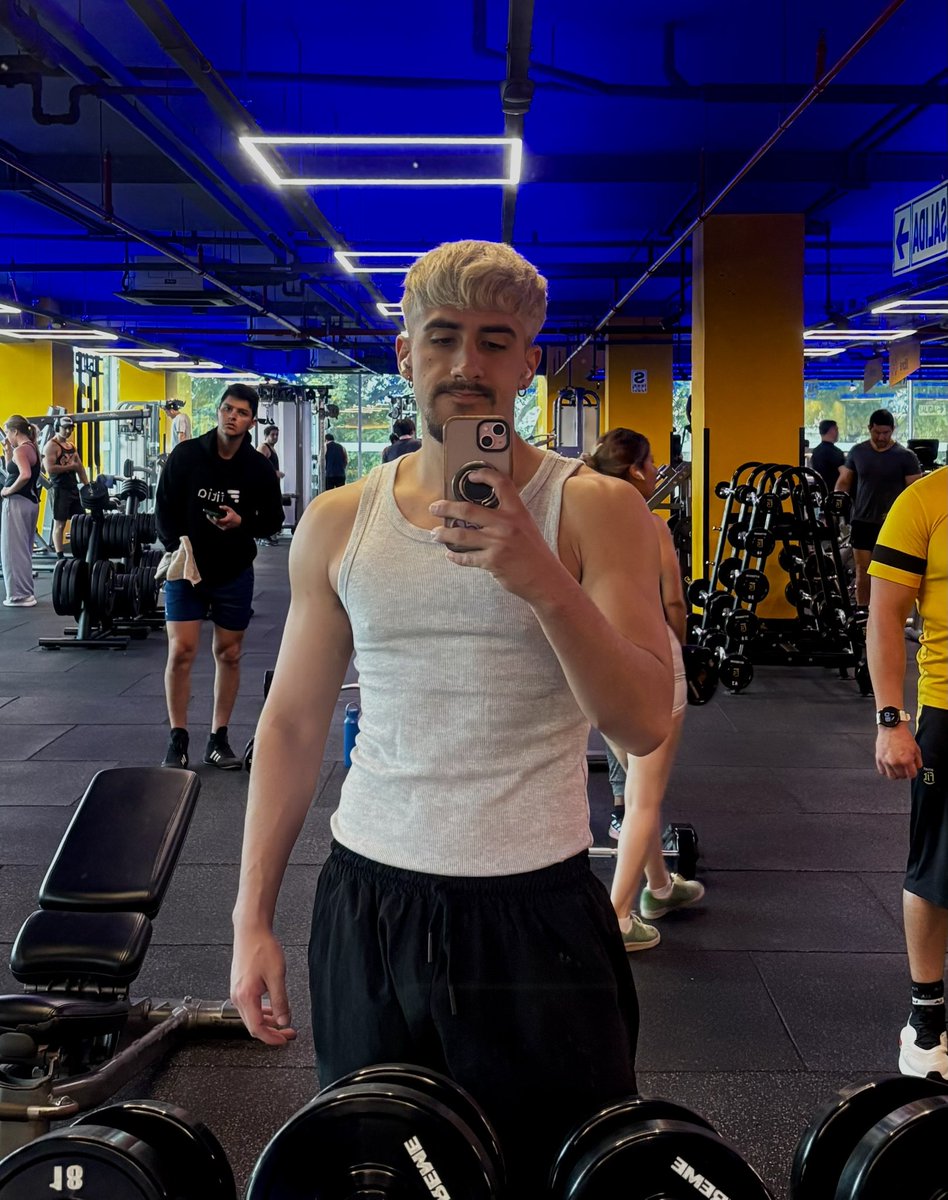 AleForaco's tweet image. btw volvimos al rubio!! no aguantaba más 👱