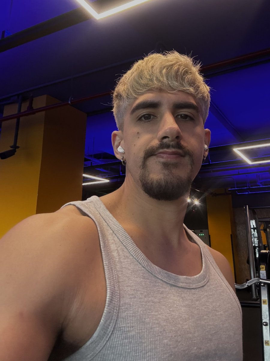 AleForaco's tweet image. btw volvimos al rubio!! no aguantaba más 👱