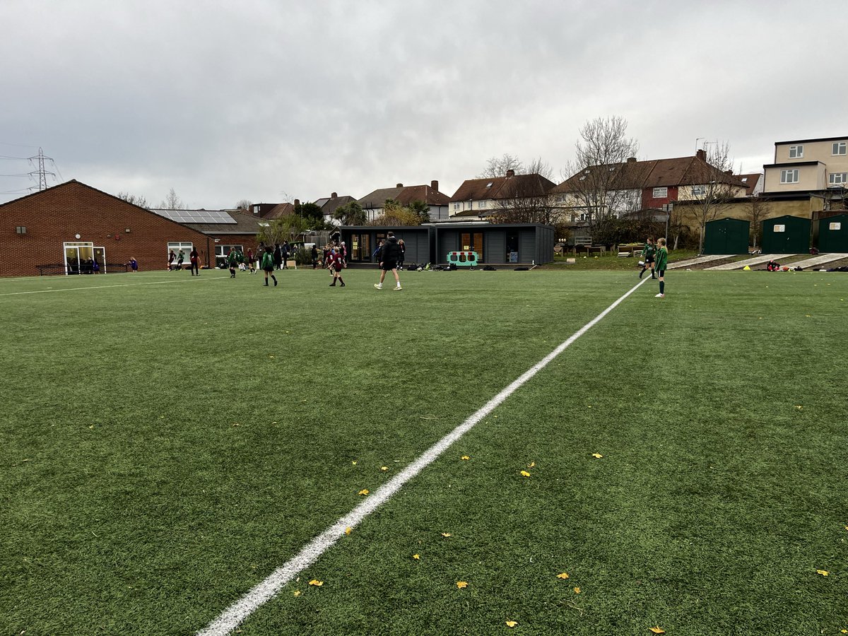 ManorParkSchSM1's tweet photo. The KS2 Girls football team took part in the @SuttonSchoolsFA Pokémon Cup qualifying round this afternoon! They worked really well as a team and showed great team work! Well done Girls 👏⚽️@LEOsports7 #MPPAphysicaled https://t.co/KTJ2FqsNjP