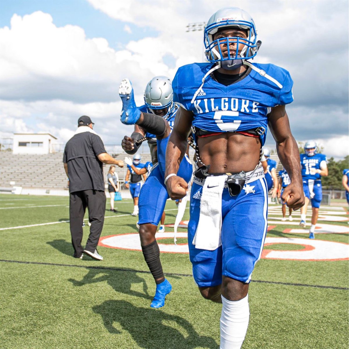 #AGTG
I will be transferring to Kilgore College this spring!

6’0 225 LB
4 years of eligibility + RS
<a href="/CoachRT_KC_MTXE/">Russell Thompson</a> <a href="/JUCOFFrenzy/">JUCO Football Frenzy</a> <a href="/KC_MTXE/">Kilgore College Football</a>