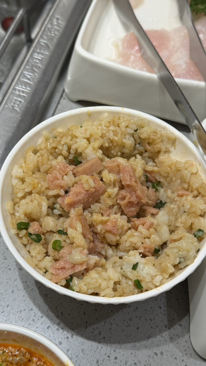 하이디라오 메기살덮밥ㅁㅊㅅㄲ!!스팸도으깨넣어먹으니감칠맛이두배로쥑임 이거두공기먹겠는데요..