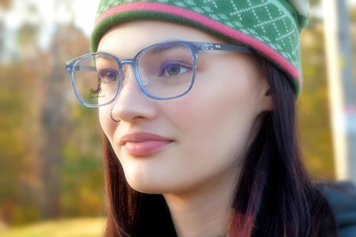 MeloniFulvio's tweet image. Cool days, bold frames ❄️
Turn heads this season with eyewear that blends edge and elegance.
👓 Find your perfect pair at fuzweb.com
#FuzWeb #EyewearStyle #WinterLook #SeeClearly #BoldFrames