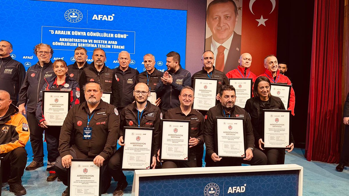 Akreditasyon süreçlerini başarı ile tamamlayan 15 ilimize  Akreditasyon belgeleri Afad ta düzenlenen törende takdim edildi Tebrik ederiz .<a href="/tcmeb/">Millî Eğitim Bakanlığı</a> <a href="/Yusuf__Tekin/">Yusuf Tekin</a> <a href="/meb_dhgm/">Destek Hizmetleri Genel Müdürlüğü</a> <a href="/omurfatih/">Ömür Fatih Karakullukçu</a> <a href="/mebisgb/">İşyeri Sağlık ve Güvenlik Birimi Daire Başkanlığı</a> <a href="/ozkan_meb/">Özkan AVCI</a> <a href="/MetinTayarer/">Metin TAYARER🇹🇷🇹🇷🇹🇷</a> #afad #akreditasyon #mebakub