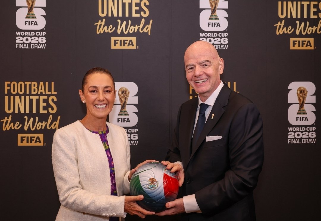 #ULTIMAHORA
🚨 La PresidentA más PODEROSA del Mundo <a href="/Claudiashein/">Claudia Sheinbaum Pardo</a> y el Presidente de la FIFA, Gianni Infantino, listos para el Sorteo del Mundial
