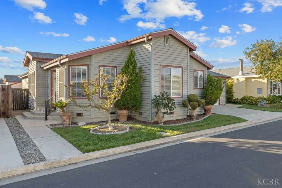 SusanKazarian's tweet photo. 4603 S Verde Vista Street, Visalia, CA, 93277
3 bed | 2 bath 1557 Sq. Ft.
Active | 310000
https://t.co/UznYnhFafW
Discover comfort, convenience and resort-style living in this beautifully maintained home located in one of the most desirable senior neighborhoods in Visalia.... https://t.co/F92utbRrM1