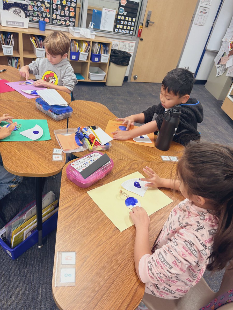 We’re working on something special for our parents…shhhh…it’s a surprise! Don’t mind the blue fingers 😂<a href="/BryantElem/">Bryant Elementary</a> #bengalpride