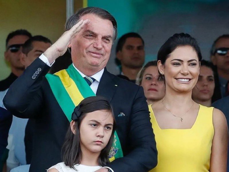 NewsLiberdade's tweet image. 🚨URGENTE - Tarcísio de Freitas já foi avisado de que Bolsonaro escolheu seu filho Flávio como seu candidato à Presidência em 2026, diz Metrópoles