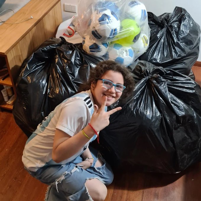 Ha llegado la época del año en la que paso la gorra para colaborar con los pibes y las pibas de mi barrio, el Malvinas Argentinas, de la ciudad de Río Grande. La idea, como siempre, es que Navidad sea un momento de celebración.

alias: pelotassolidarias
#PelotasSolidarias