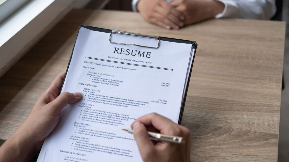 Modelo “#Curriculum vitae #Harvard”, ¿qué hay detrás?
No es magia ni plantilla viral: es claridad, logros y compatibilidad con #ATS. En nuestra opinión, la clave está en cómo lo adaptas a tu perfil, no en el diseño. 
Te damos todas las claves: orientacionparaelempleo.com/curriculum-vit…