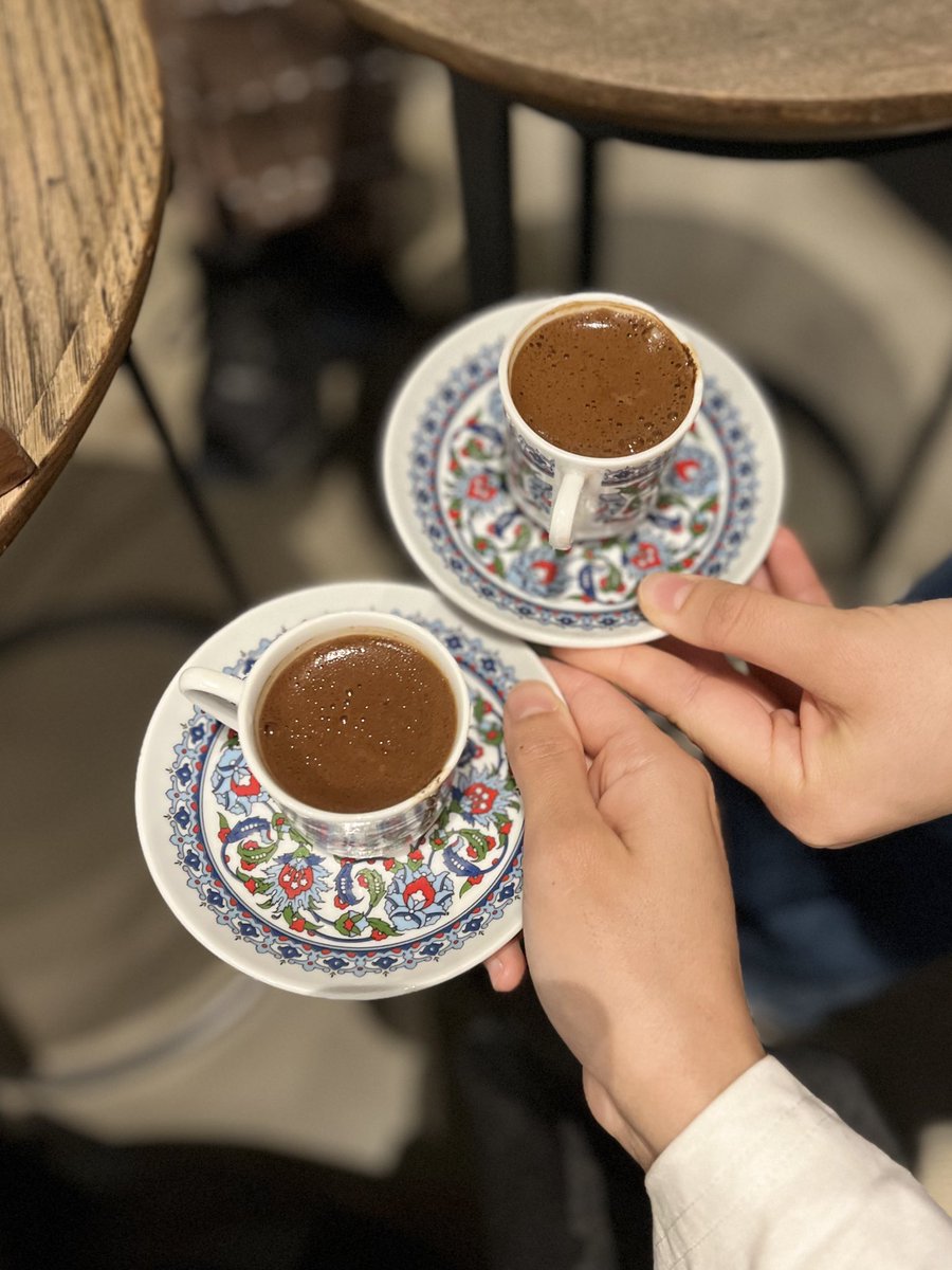 Kahve günüymüş . Biz bir kahve içelim ☕️