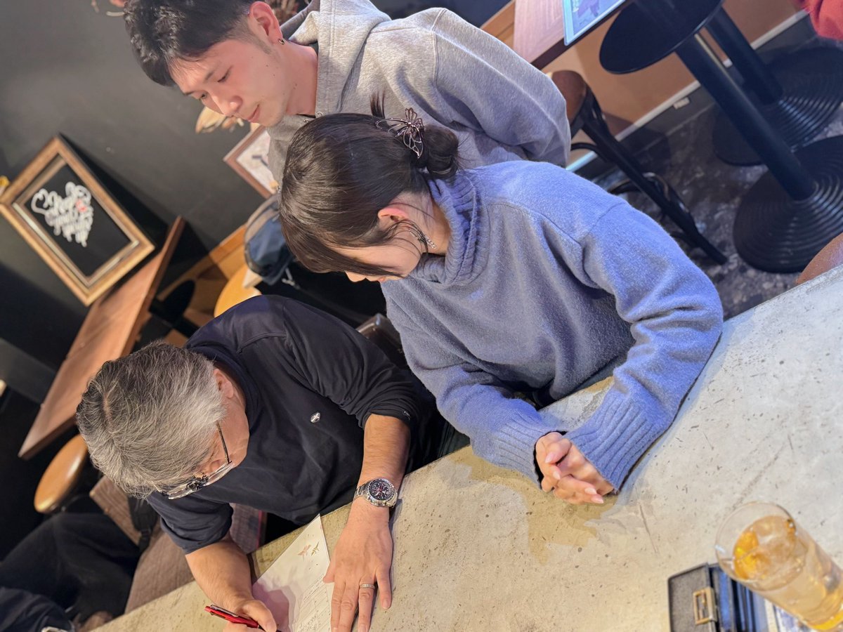 H__ka__ru__'s tweet image. #唇愛なるてんやわんや
⠀
〝 公開プロポーズ〟
覚えていますでしょうか。
⠀
お店の常連さんカップルだったんです💋
⠀
「打ち上げかORIGAMiかどこでしようかなプロポーズ..指輪が！ママ！届いた！！」
咄嗟に出た言葉が
『演奏中にしたらいいじゃない！』
..であのシーンがうまれました。…