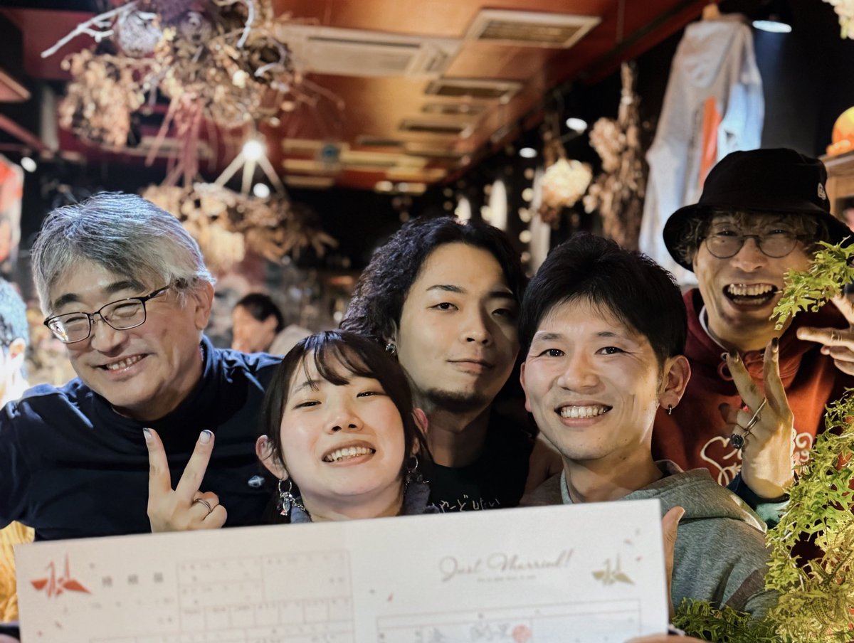 H__ka__ru__'s tweet image. #唇愛なるてんやわんや
⠀
〝 公開プロポーズ〟
覚えていますでしょうか。
⠀
お店の常連さんカップルだったんです💋
⠀
「打ち上げかORIGAMiかどこでしようかなプロポーズ..指輪が！ママ！届いた！！」
咄嗟に出た言葉が
『演奏中にしたらいいじゃない！』
..であのシーンがうまれました。…