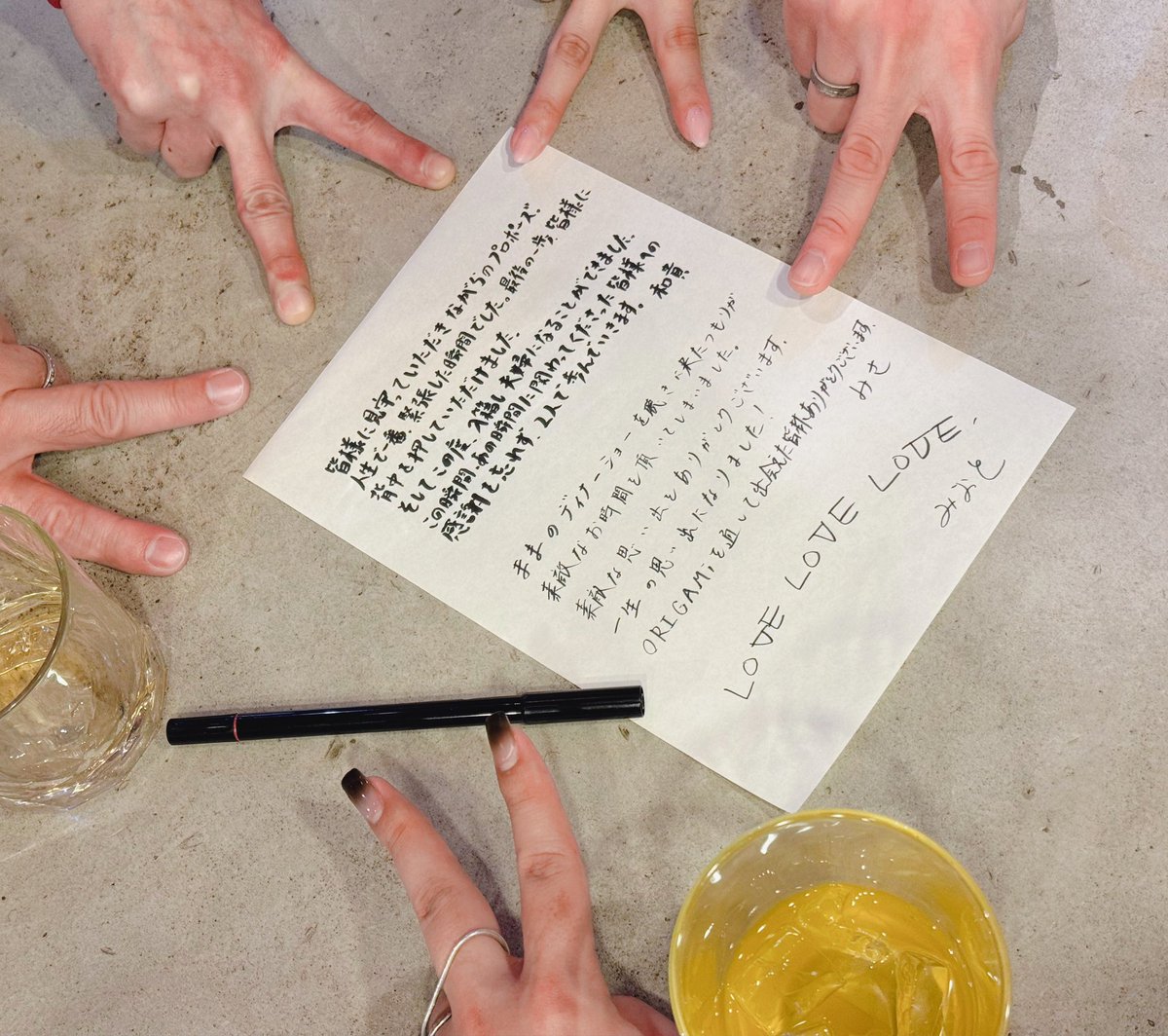 H__ka__ru__'s tweet image. #唇愛なるてんやわんや
⠀
〝 公開プロポーズ〟
覚えていますでしょうか。
⠀
お店の常連さんカップルだったんです💋
⠀
「打ち上げかORIGAMiかどこでしようかなプロポーズ..指輪が！ママ！届いた！！」
咄嗟に出た言葉が
『演奏中にしたらいいじゃない！』
..であのシーンがうまれました。…