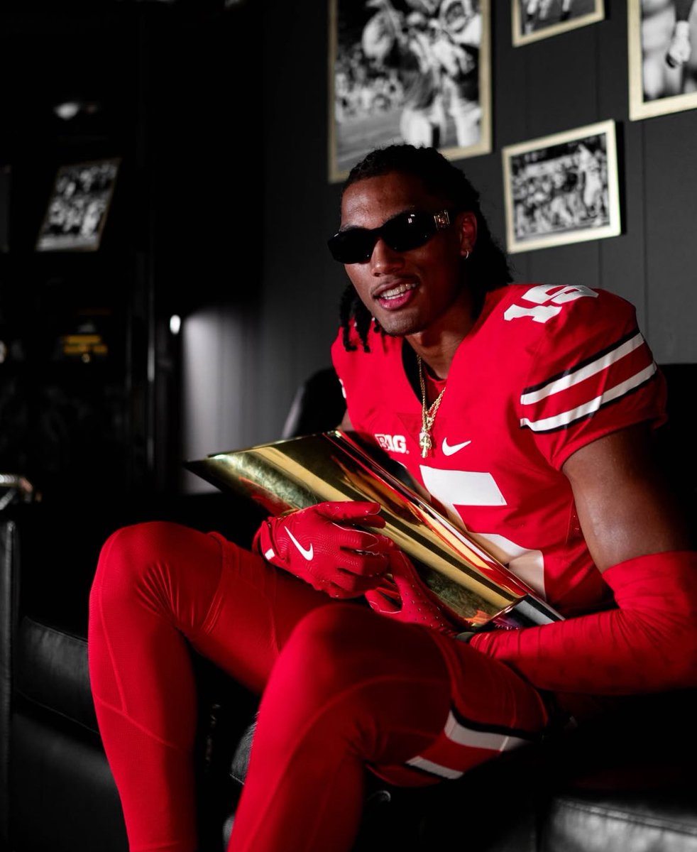 BarstoolOSU's tweet image. CHRIS HENRY JR. IS A OFFICIALLY A BUCKEYE 🤯 RYAN DAY IS COMING DIFFERENT @ChrisHenryJr @ryandaytime @markpantoni