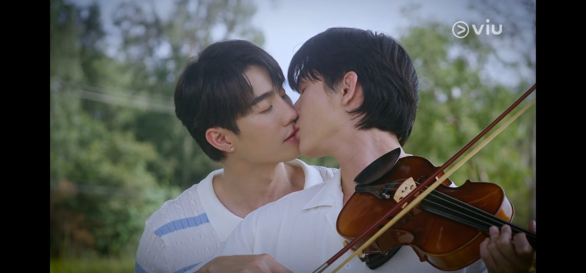 เดี๋ยวก่อนนะ เพิ่งมาใส่ใจหลังดูใน viu อีกรอบ
คุณหนูบทเพลงยอมให้นายคนนั้นจุ๊บตั้งแต่เจอกันครั้งแรกเลยเหรอ ม๊ายยยยยยยยน๊า

#MelodyOfSecretsEP1 <a href="/kasibook/">กษิบ๊อง (ปลูกผลเขือเทศ)</a> <a href="/fforcejs/">ฟอสสึ อย่ามองนานเดี่ยวบานปลาย</a>